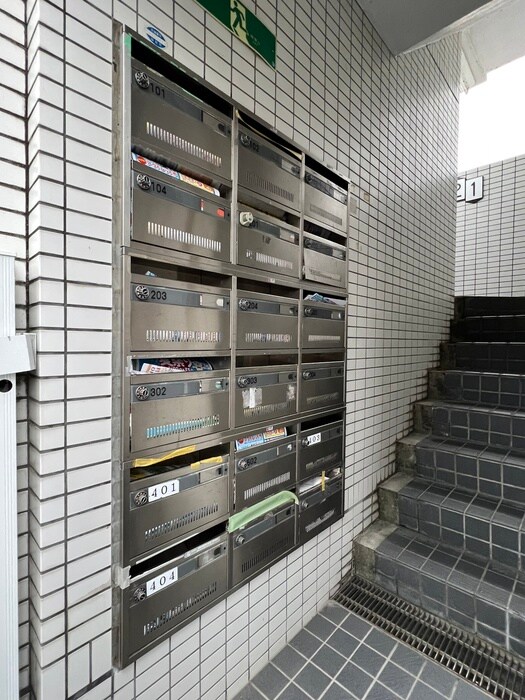 物件外観写真5　(エントランス部分)