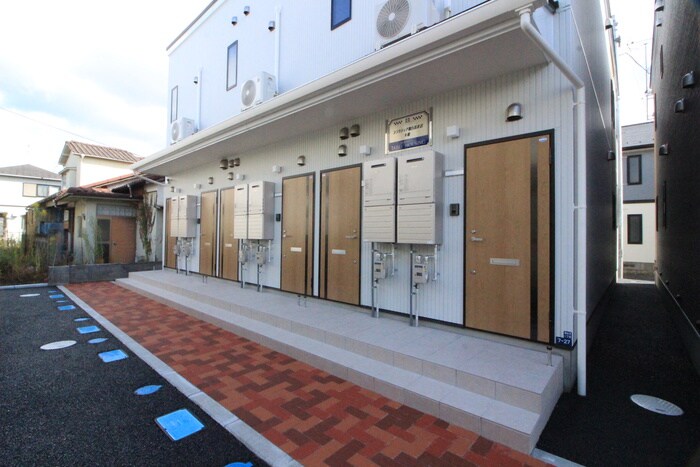 物件外観写真2　(エントランス部分)