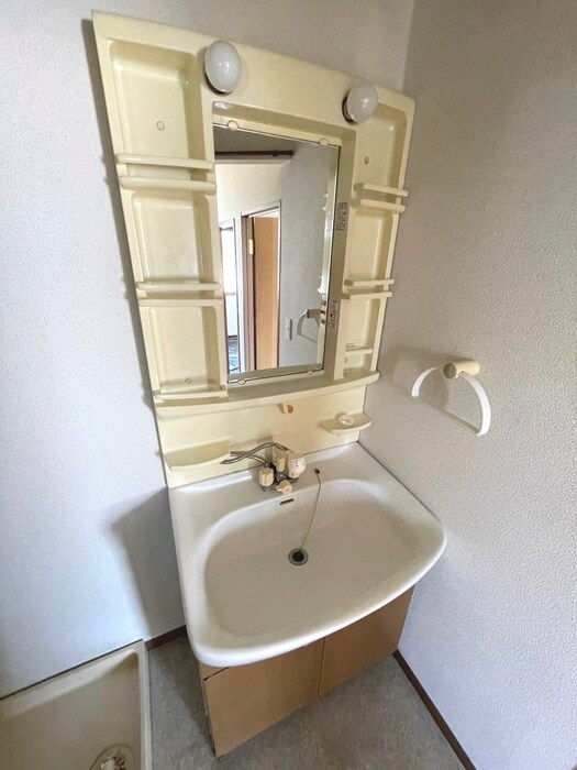 物件内観写真12　(収納)