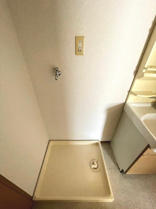 物件内観写真13　(洗濯機置場)