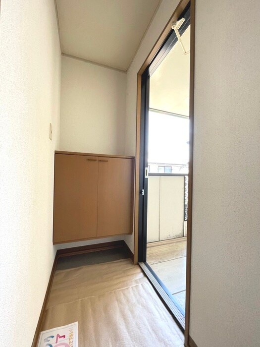 物件内観写真18　(玄関)