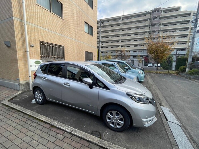 物件外観写真4　(駐車場)