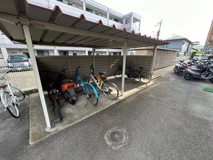 物件外観写真5　(駐輪場)