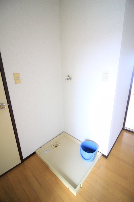 物件内観写真13　(洗濯機置場)