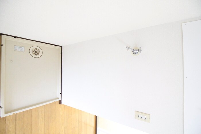 物件内観写真14　(洗濯機置場)