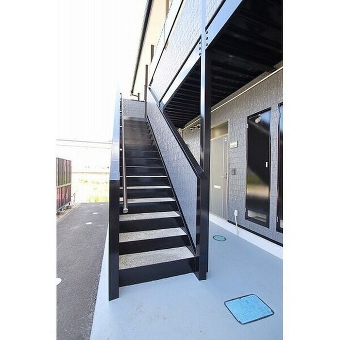 物件外観写真4　(エントランス部分)