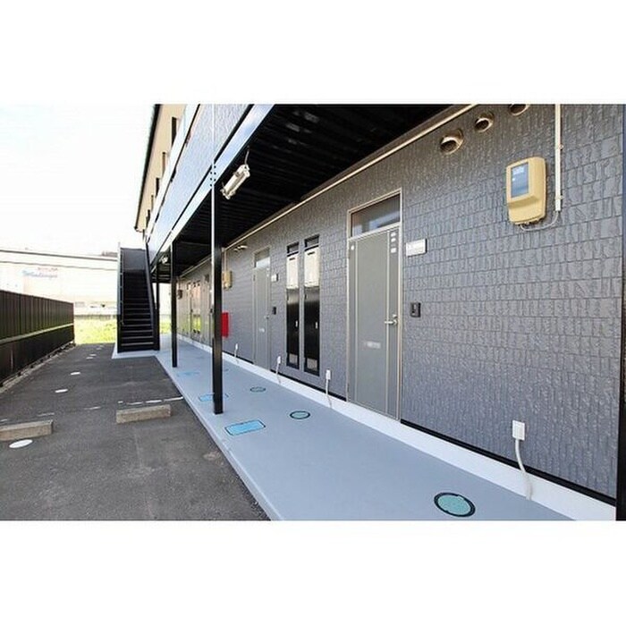 物件外観写真5　(エントランス部分)