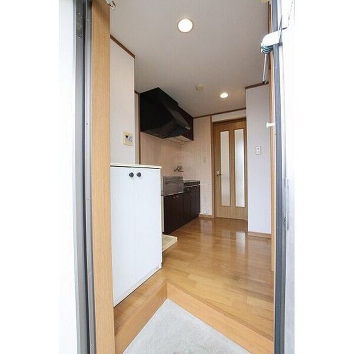 物件内観写真8　(玄関)