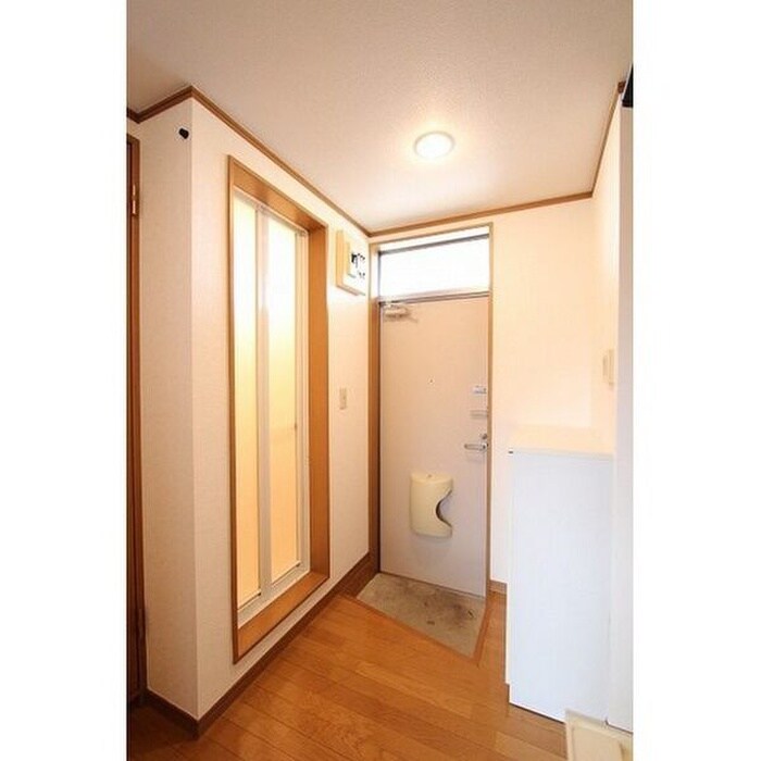 物件内観写真11　(玄関)