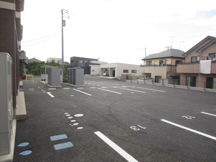 物件外観写真3　(駐車場)