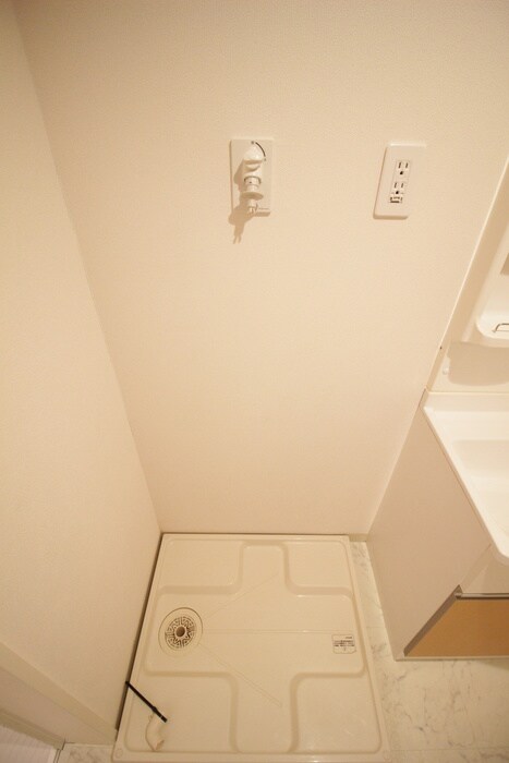 物件内観写真10　(洗濯機置場)