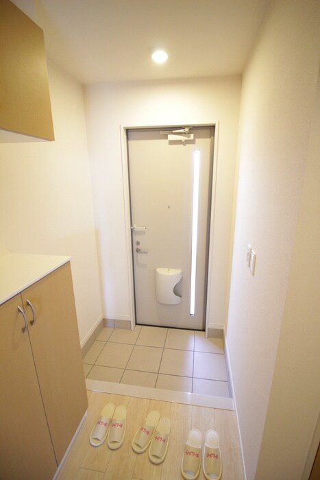 物件内観写真13　(玄関)