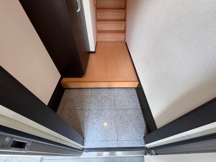 物件内観写真9　(玄関)
