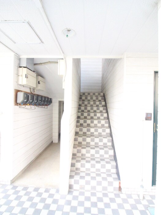 物件外観写真5　(エントランス部分)