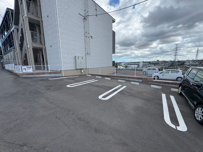 物件外観写真4　(駐車場)
