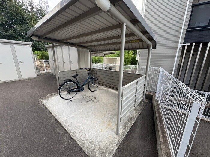 物件外観写真5　(駐輪場)