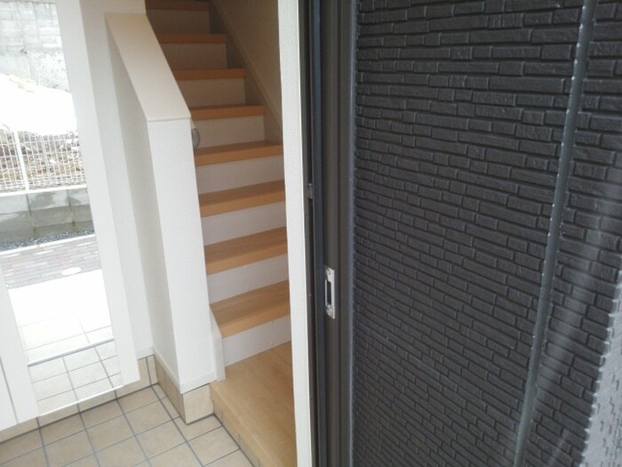 物件内観写真12　(玄関)