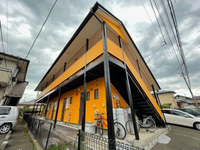 物件外観写真2　(エントランス部分)