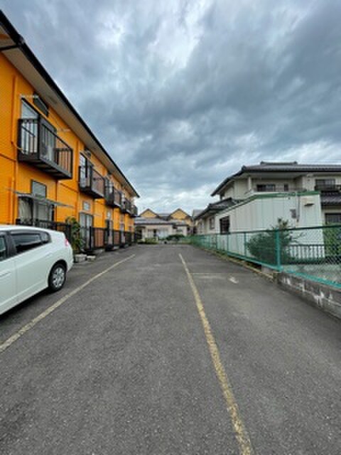 物件外観写真3　(駐車場)