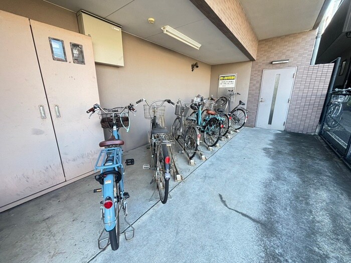 物件外観写真3　(駐輪場)