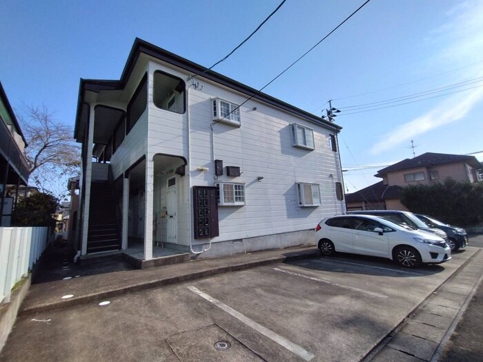 物件外観写真3　(バイク置き場)