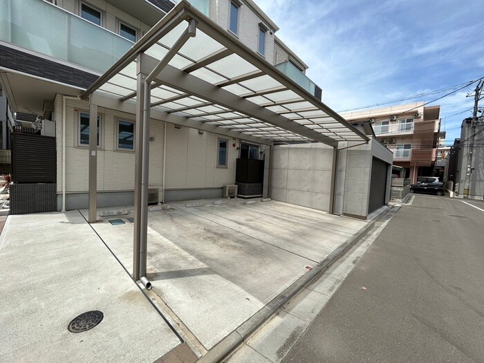 物件外観写真4　(駐車場)