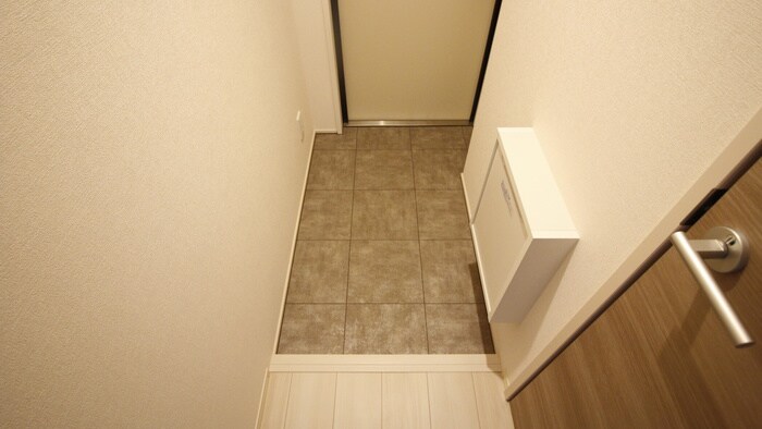 物件内観写真16　(玄関)