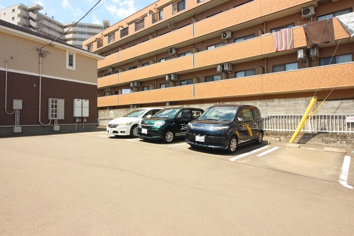 物件外観写真2　(駐車場)