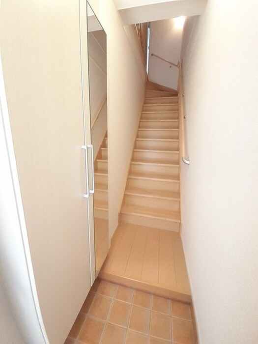 物件内観写真16　(玄関)