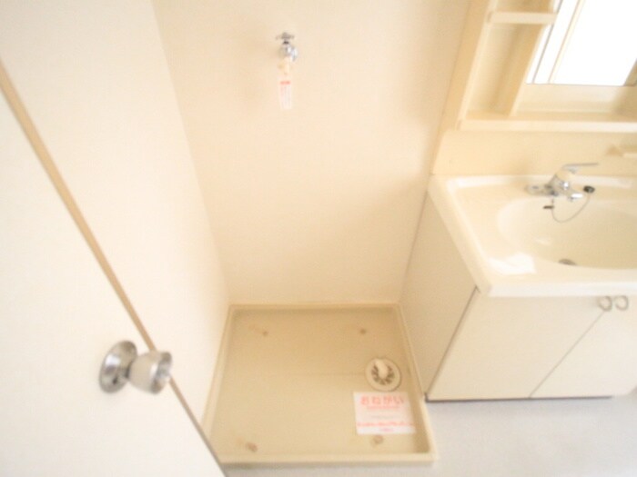 物件内観写真14　(洗濯機置場)