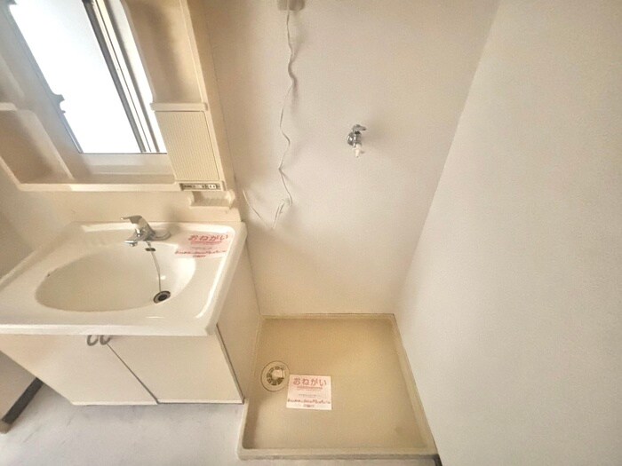 物件内観写真14　(洗濯機置場)