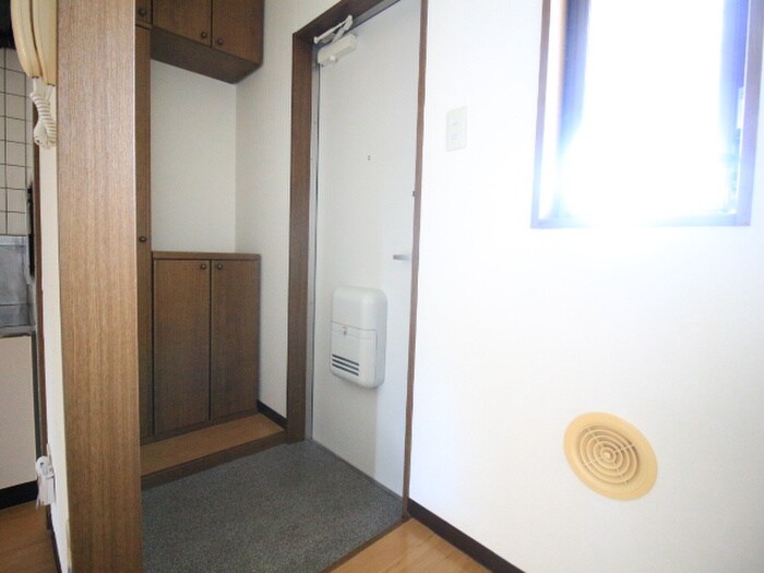 物件内観写真16　(玄関)