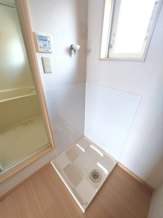 物件内観写真12　(洗濯機置場)