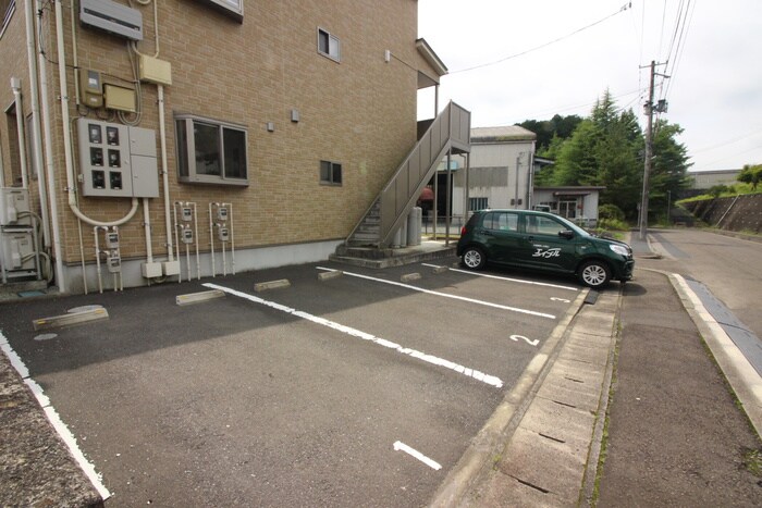 物件外観写真2　(駐車場)