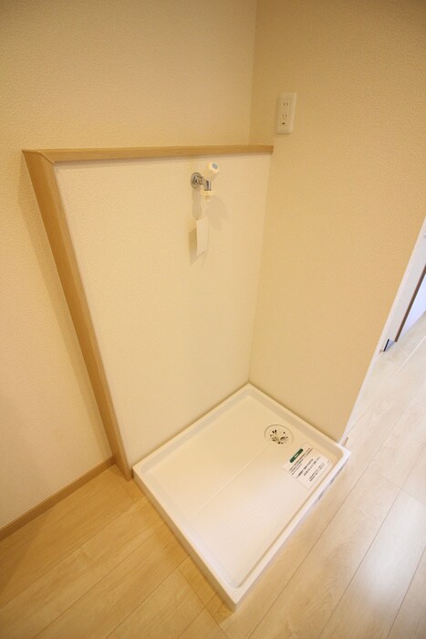 物件内観写真12　(洗濯機置場)