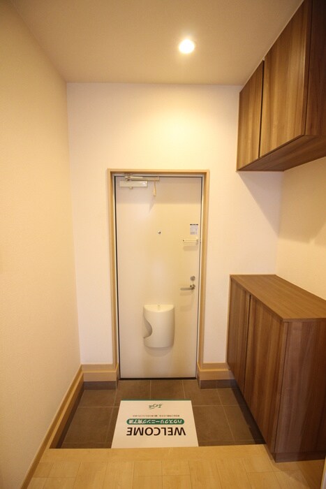 物件内観写真13　(玄関)