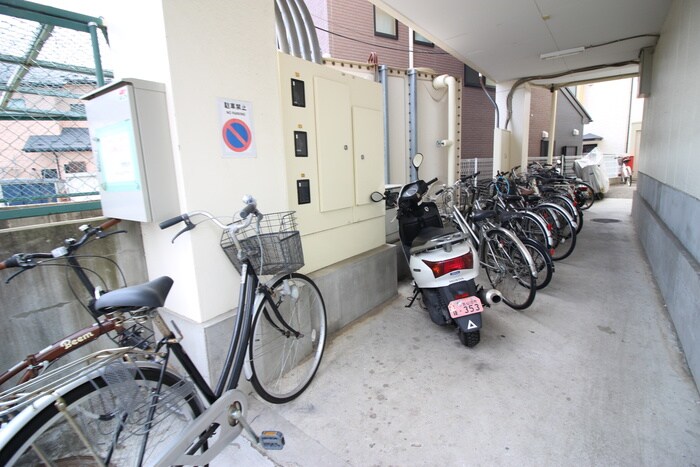 物件外観写真5　(駐輪場)