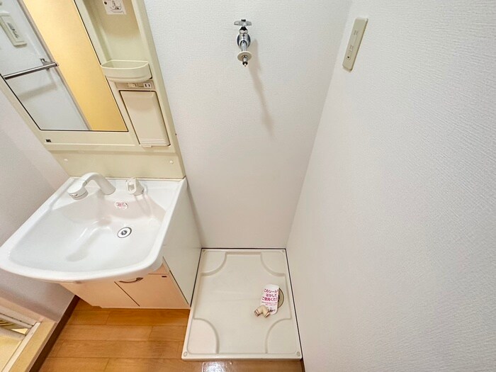 物件内観写真18　(洗濯機置場)