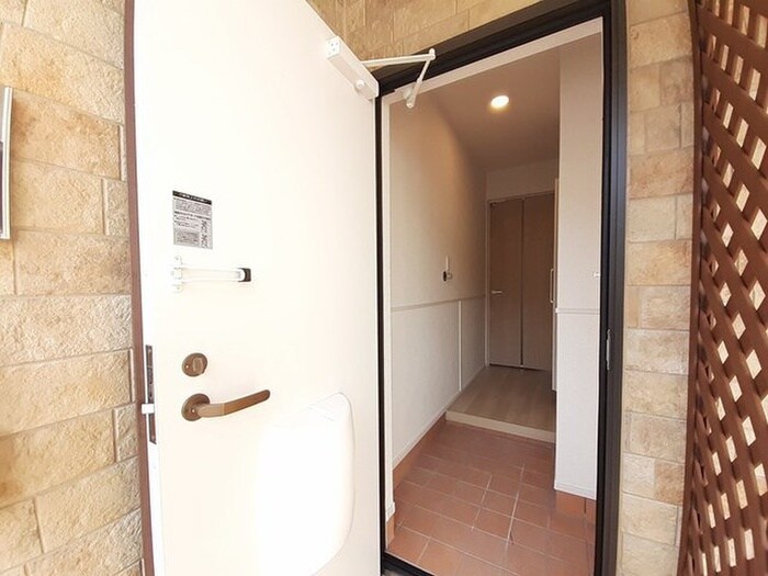 物件内観写真13　(玄関)