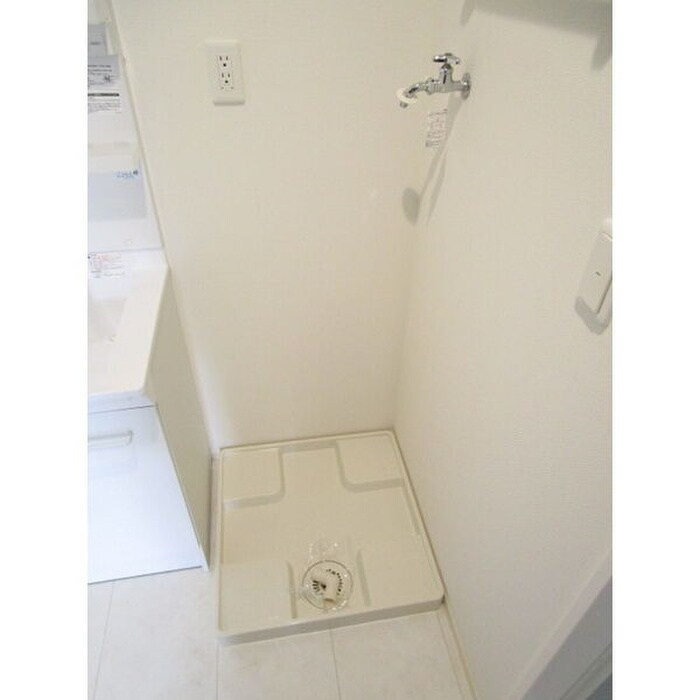 物件内観写真12　(洗濯機置場)