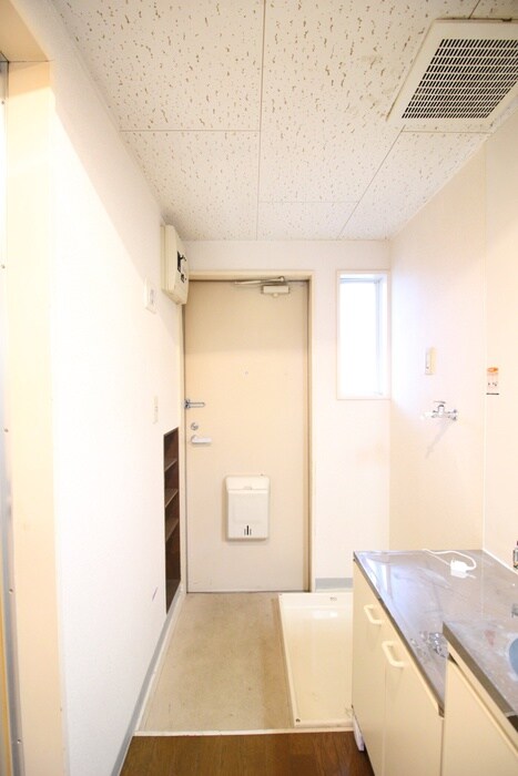 物件内観写真16　(玄関)