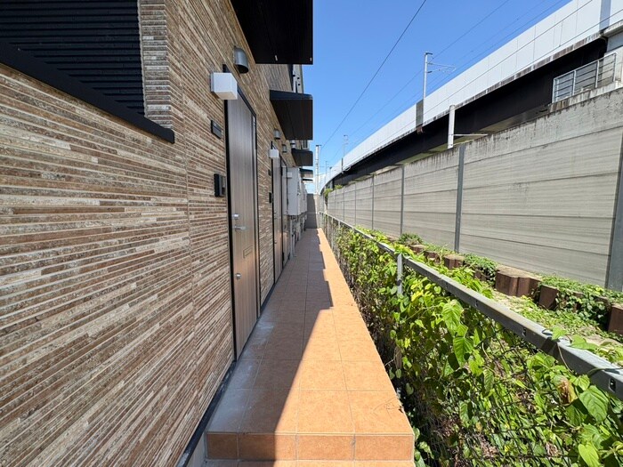 物件外観写真3　(エントランス部分)