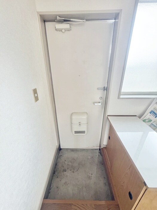 物件内観写真16　(玄関)