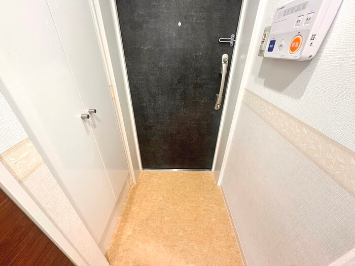 物件内観写真18　(玄関)