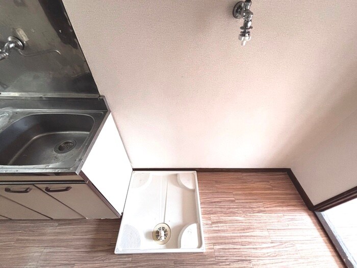 物件内観写真16　(洗濯機置場)