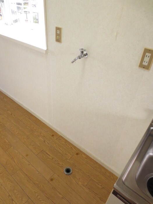 物件内観写真8　(洗濯機置場)