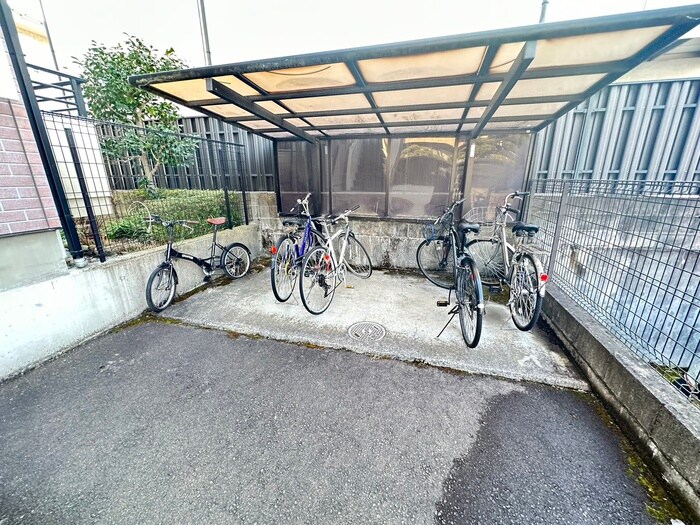 物件外観写真5　(駐輪場)