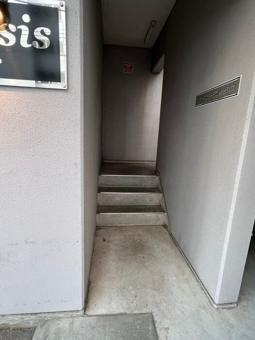 物件外観写真5　(エントランス部分)