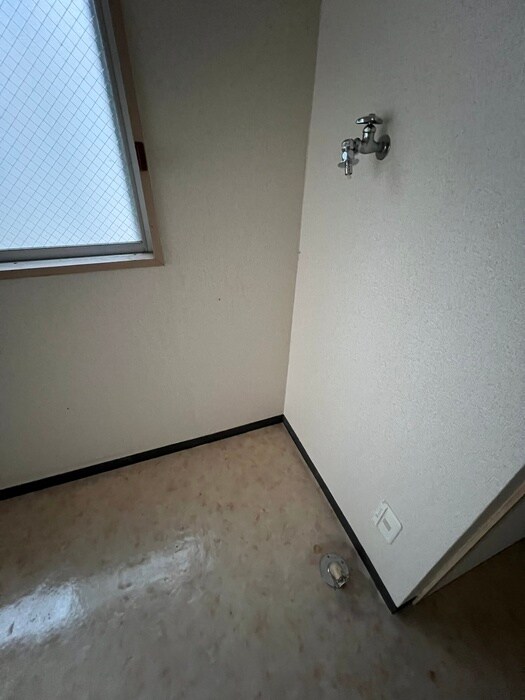 物件内観写真15　(洗濯機置場)
