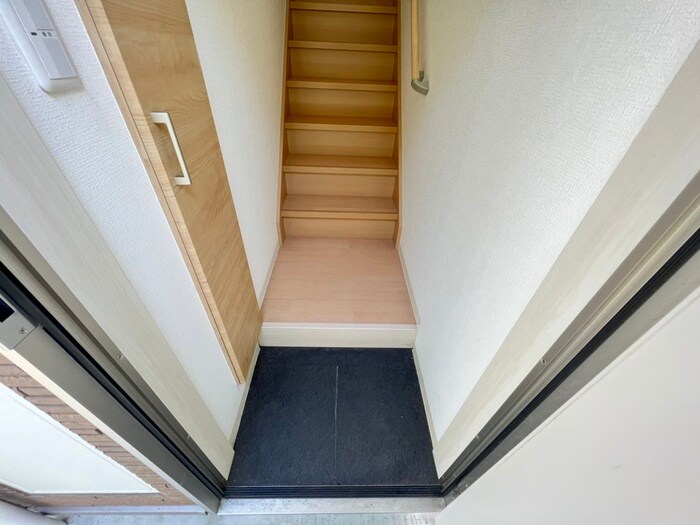 物件内観写真10　(玄関)